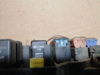 bontott MITSUBISHI PAJERO Biztosítéktábla Motortér