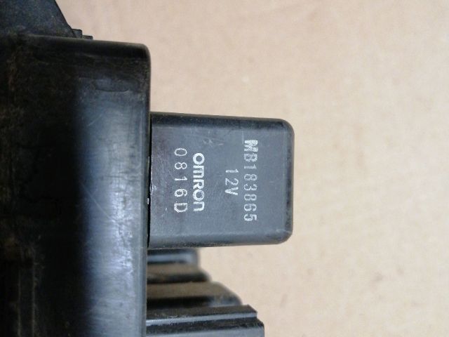 bontott MITSUBISHI PAJERO Biztosítéktábla Motortér