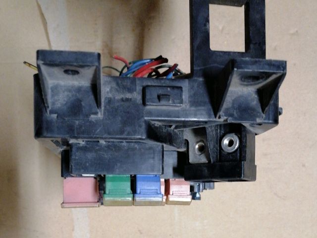 bontott MITSUBISHI PAJERO Biztosítéktábla Motortér