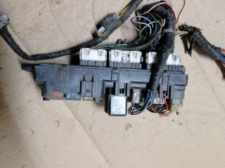 bontott MITSUBISHI PAJERO Biztosítéktábla Motortér