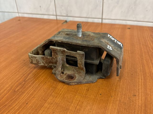 bontott MITSUBISHI PAJERO Motor Tartó Bak Bal