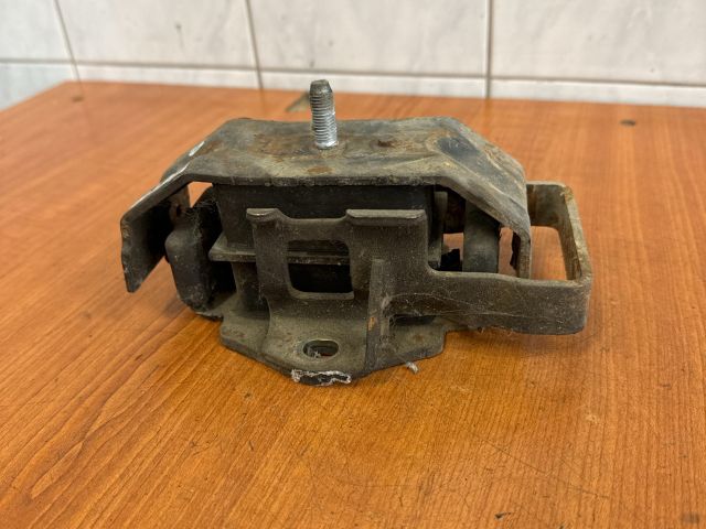 bontott MITSUBISHI PAJERO Motor Tartó Bak Bal
