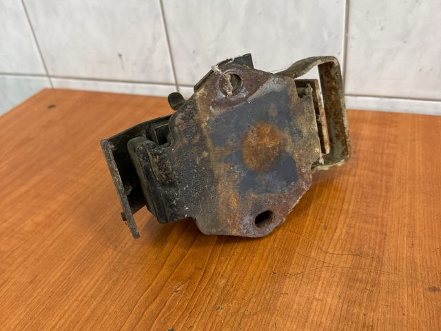 bontott MITSUBISHI PAJERO Motor Tartó Bak Bal