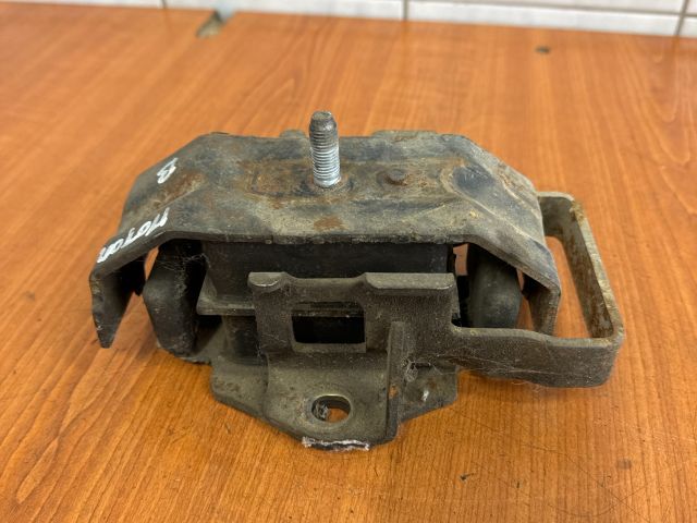 bontott MITSUBISHI PAJERO Motor Tartó Bak Bal