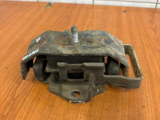 bontott MITSUBISHI PAJERO Motor Tartó Bak Bal