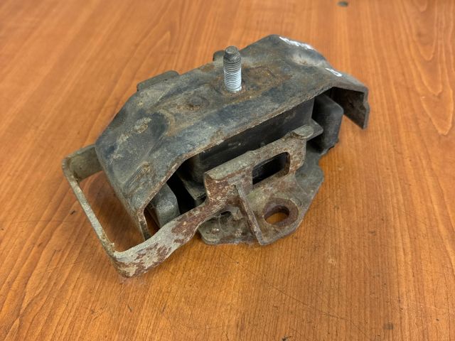 bontott MITSUBISHI PAJERO Motor Tartó Bak Bal