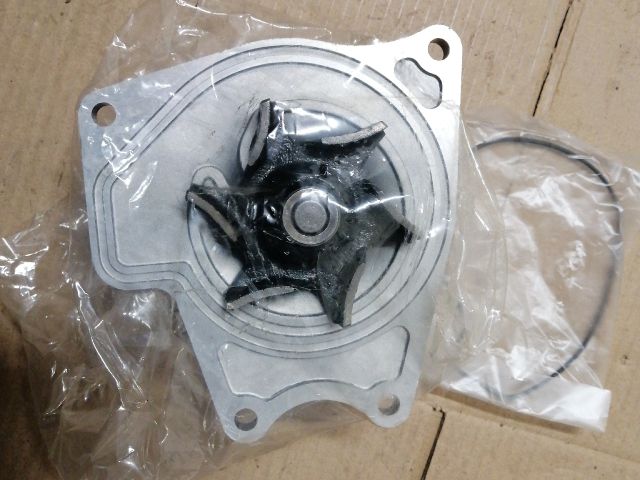 bontott MITSUBISHI PAJERO Vízpumpa