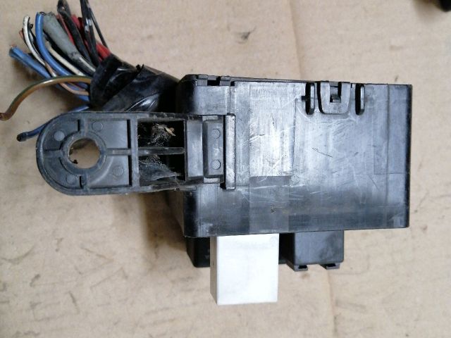 bontott MITSUBISHI PAJERO Biztosítéktábla Motortér