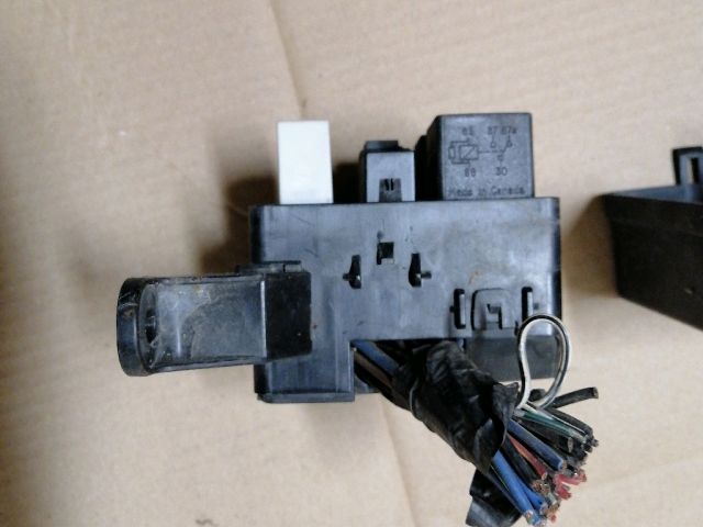 bontott MITSUBISHI PAJERO Biztosítéktábla Motortér