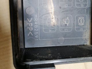 bontott MITSUBISHI PAJERO Biztosítéktábla Motortér