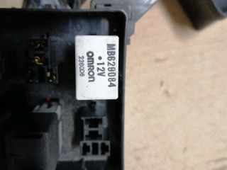 bontott MITSUBISHI PAJERO Biztosítéktábla Motortér