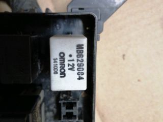 bontott MITSUBISHI PAJERO Biztosítéktábla Motortér