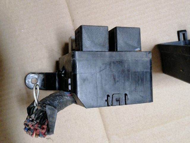 bontott MITSUBISHI PAJERO Biztosítéktábla Motortér