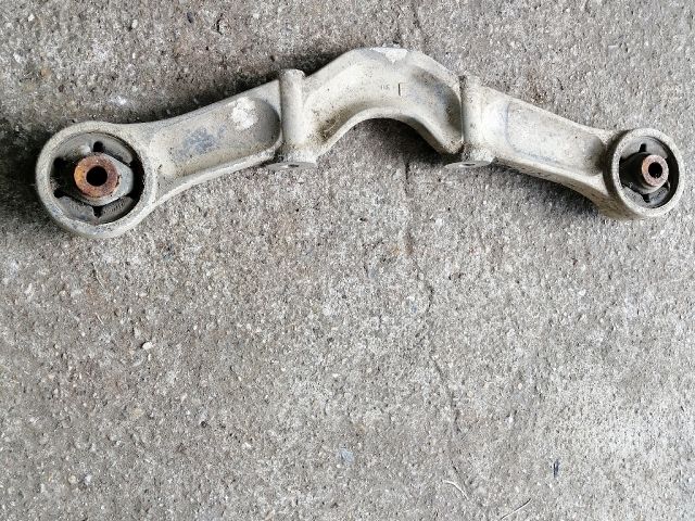 bontott MITSUBISHI PAJERO Differenciálmű Tartó Bak