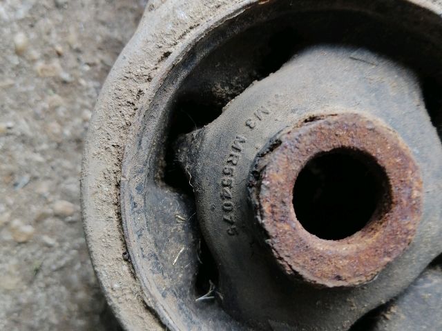 bontott MITSUBISHI PAJERO Differenciálmű Tartó Bak