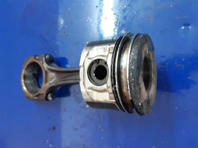 bontott MITSUBISHI PAJERO Dugattyú és Hajtókar