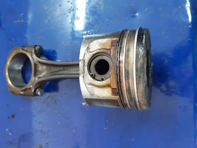 bontott MITSUBISHI PAJERO Dugattyú és Hajtókar