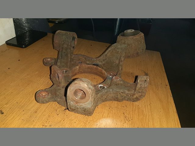 bontott MITSUBISHI PAJERO Jobb első Csonkállvány