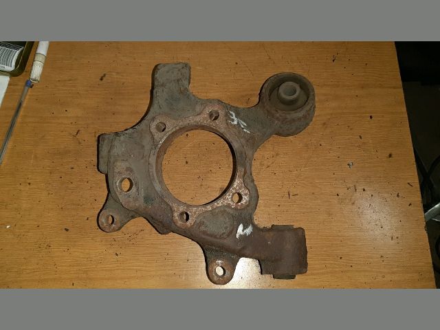 bontott MITSUBISHI PAJERO Jobb első Csonkállvány