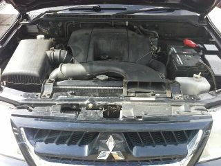 bontott MITSUBISHI PAJERO Motor (Fűzött blokk hengerfejjel)