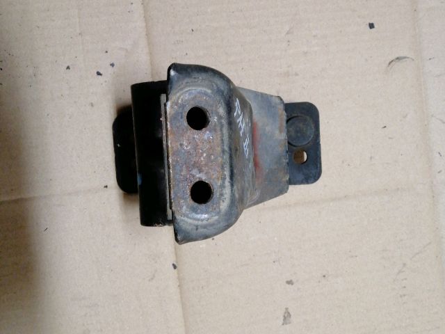 bontott MITSUBISHI PAJERO Motor Tartó Bak Jobb