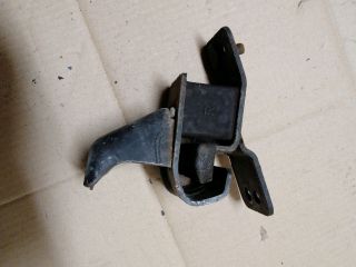 bontott MITSUBISHI PAJERO Motor Tartó Bak Jobb