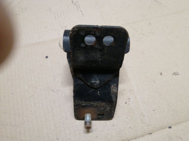 bontott MITSUBISHI PAJERO Motor Tartó Bak Jobb