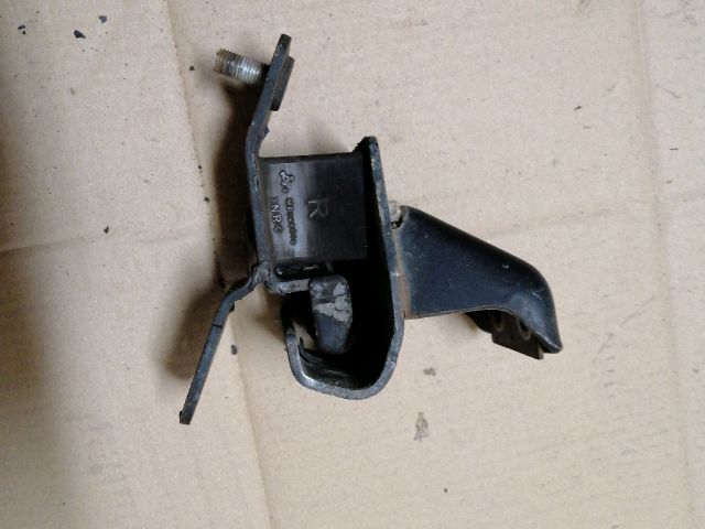 bontott MITSUBISHI PAJERO Motor Tartó Bak Jobb