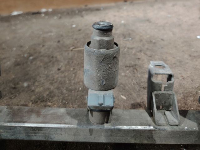 bontott MITSUBISHI PAJERO Porlasztó (1 db)