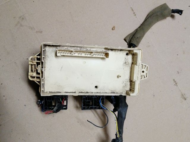 bontott MITSUBISHI PAJERO Biztosítéktábla Motortér