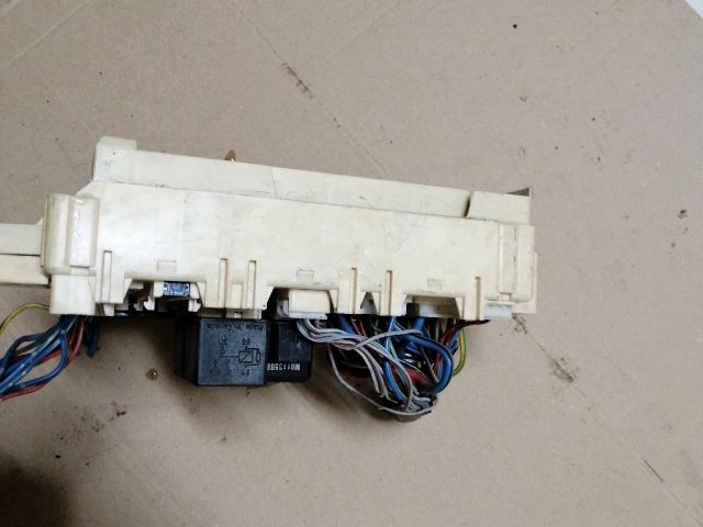 bontott MITSUBISHI PAJERO Biztosítéktábla Motortér