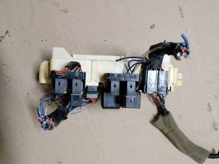 bontott MITSUBISHI PAJERO Biztosítéktábla Motortér