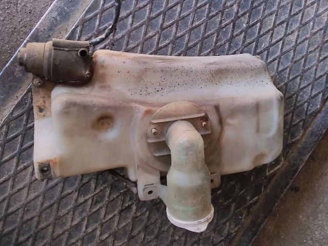 bontott MITSUBISHI PAJERO Ablakmosó Tartály