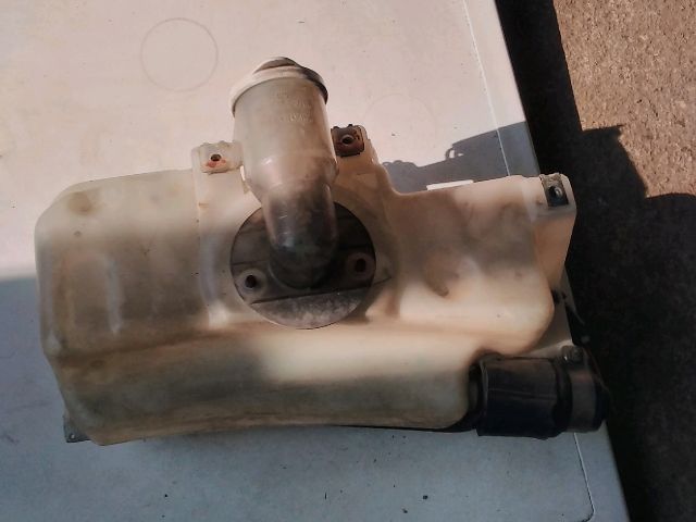 bontott MITSUBISHI PAJERO Ablakmosó Tartály