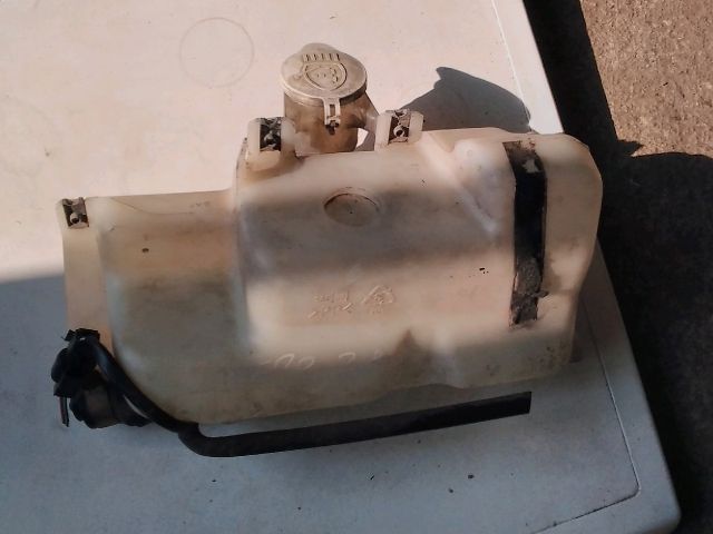 bontott MITSUBISHI PAJERO Ablakmosó Tartály