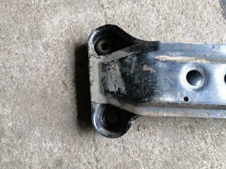 bontott MITSUBISHI PAJERO Alsó Kereszttartó