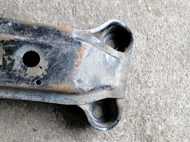 bontott MITSUBISHI PAJERO Alsó Kereszttartó