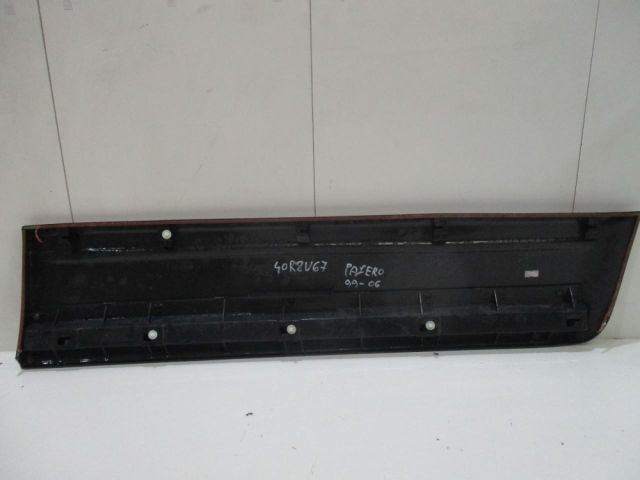bontott MITSUBISHI PAJERO Bal első Ajtó Díszléc