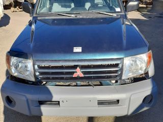 bontott MITSUBISHI PAJERO Bal első Ajtó (Részeivel)