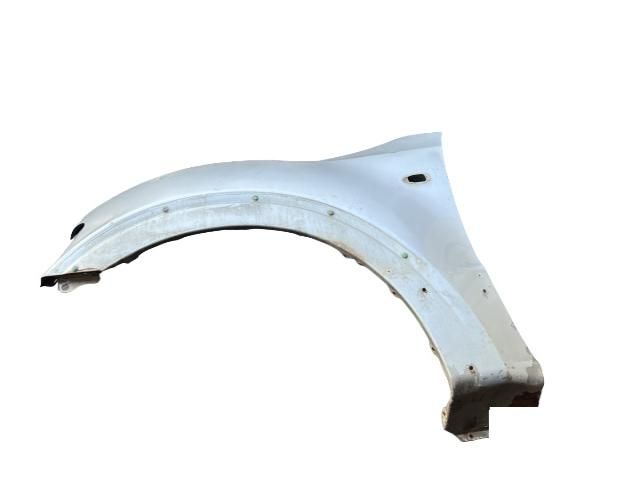 bontott MITSUBISHI PAJERO Bal első Sárvédő