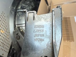 bontott MITSUBISHI PAJERO Bal Fényszórómosó Fúvóka