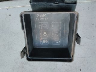 bontott MITSUBISHI PAJERO Biztosítéktábla Motortér