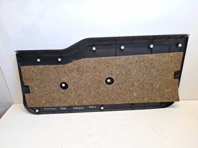 bontott MITSUBISHI PAJERO Csomagtérajtó Kárpit