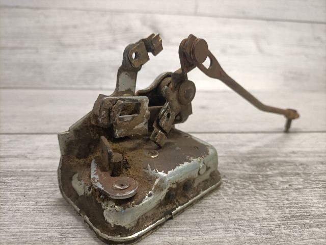 bontott MITSUBISHI PAJERO Csomagtérajtó Zárszerkezet