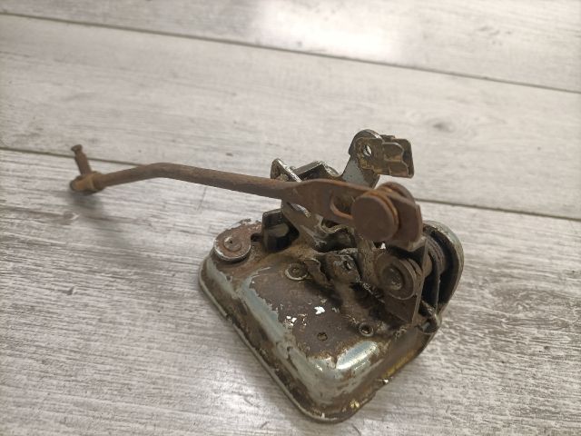 bontott MITSUBISHI PAJERO Csomagtérajtó Zárszerkezet