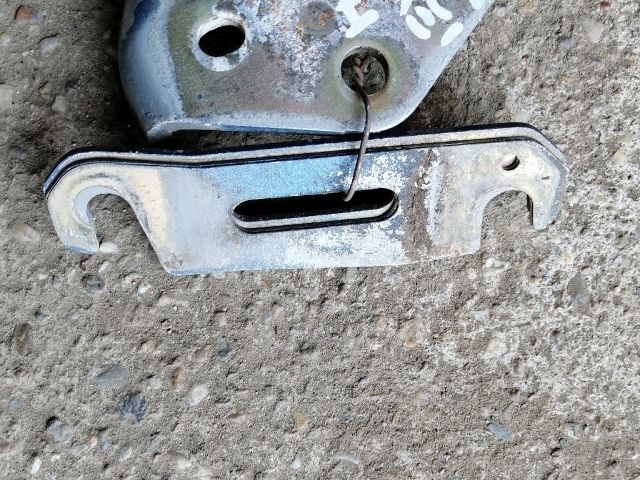 bontott MITSUBISHI PAJERO Csomagtérajtó Zsanér