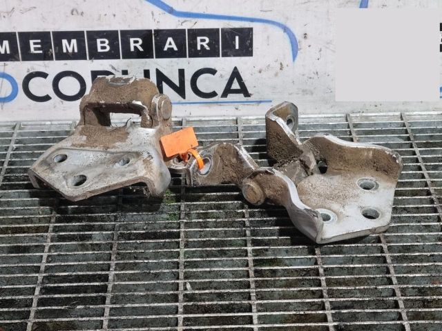 bontott MITSUBISHI PAJERO Csomagtérajtó Zsanér