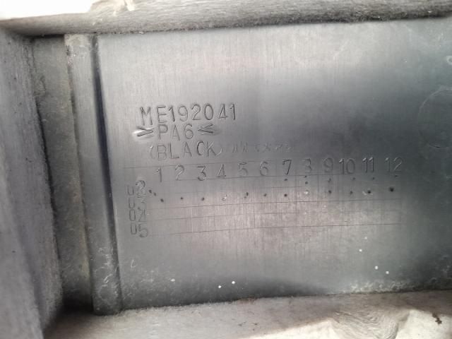 bontott MITSUBISHI PAJERO Felső Hűtőburkolat