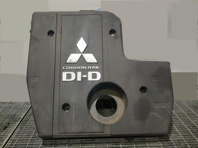 bontott MITSUBISHI PAJERO Felső Hűtőburkolat