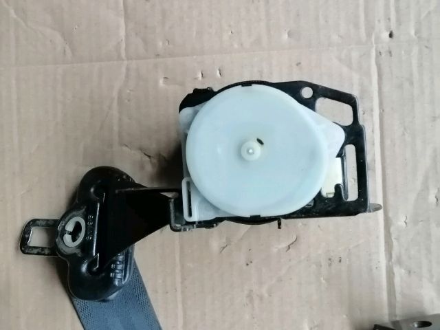 bontott MITSUBISHI PAJERO Hátsó középső Biztonsági Öv